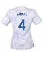 Billige Frankrike Raphael Varane #4 Bortedrakt Dame VM 2022 Kortermet